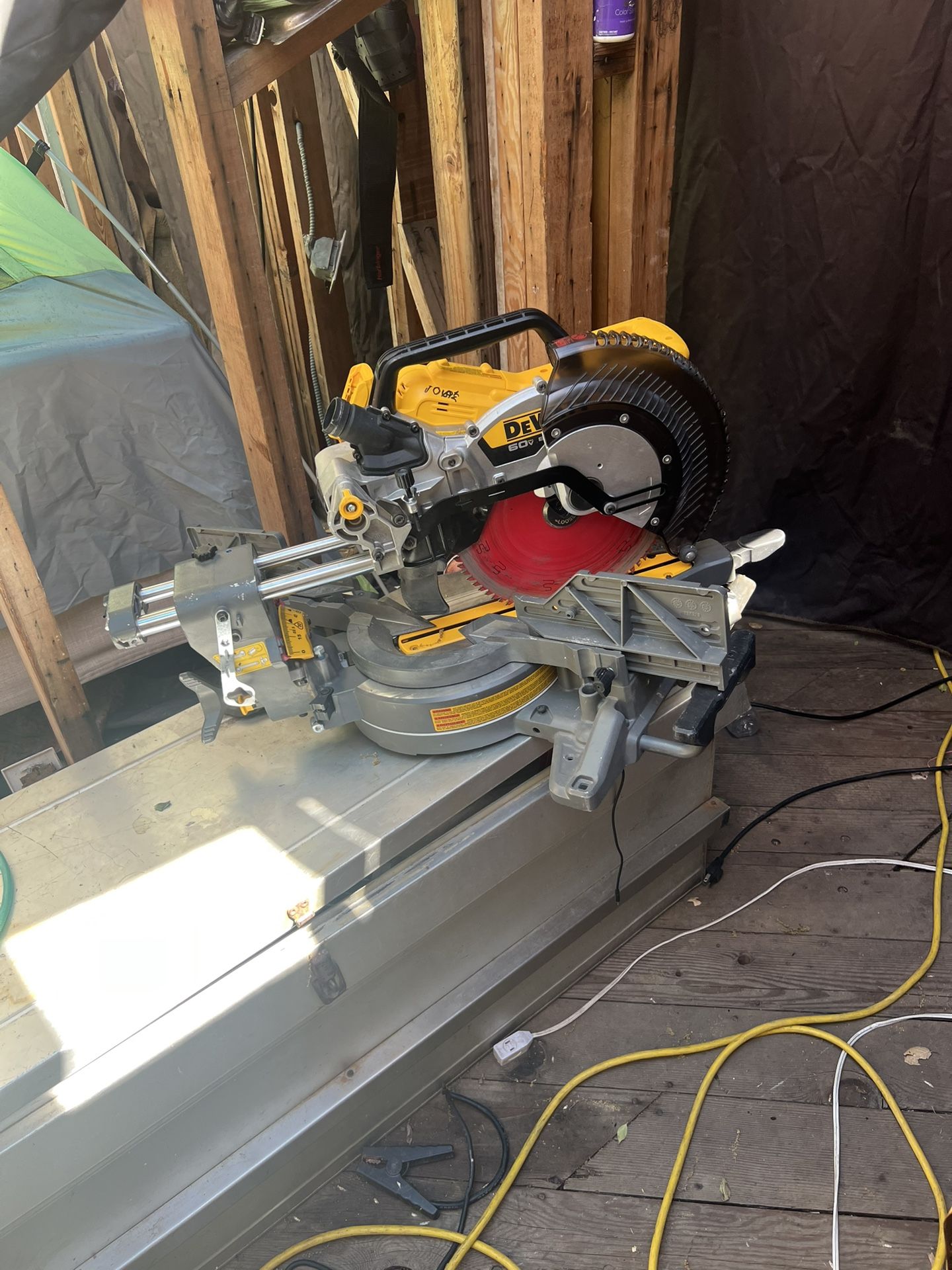 DEWALT sliding miter saw