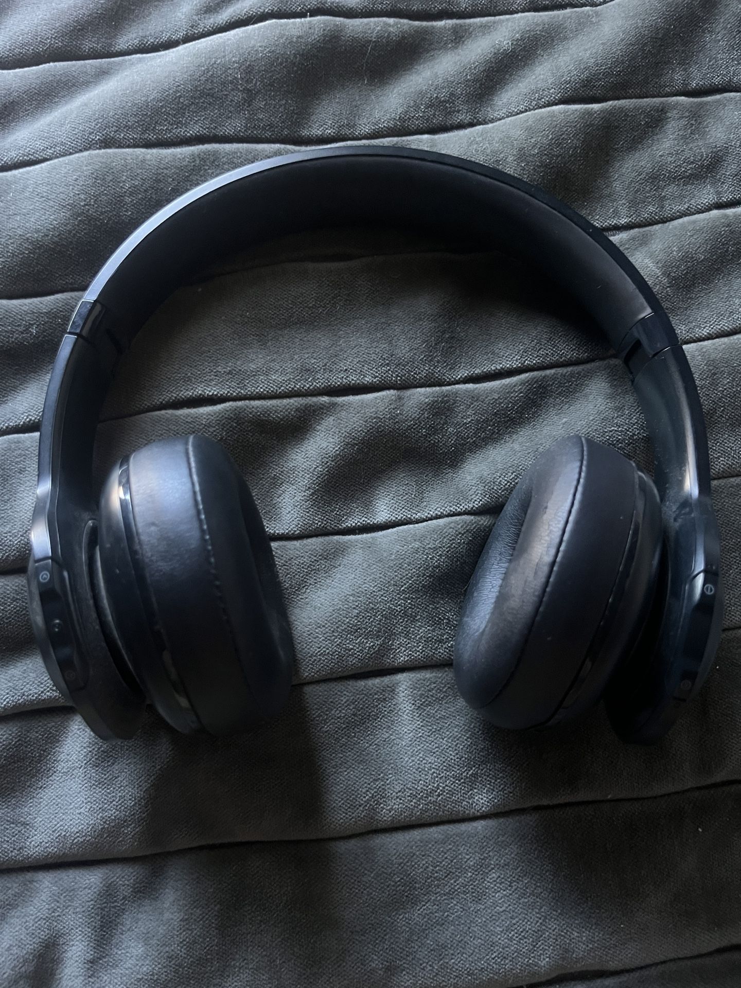 JBL Everest 300 Wireless Bluetooth On-Ear Headphones