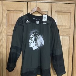 Adidas Chicago Blackhawks Jersey Size 42 Salute to Service Authentic EI2435 NWT