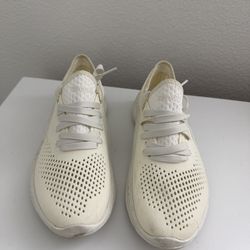 White sneakers crocs waterproof size 6