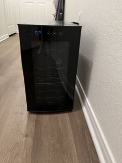 8 Bottle Mini Wine Fridge Cooler