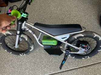 Kids e-bike xero