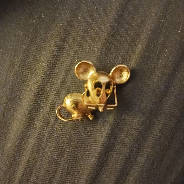brooch