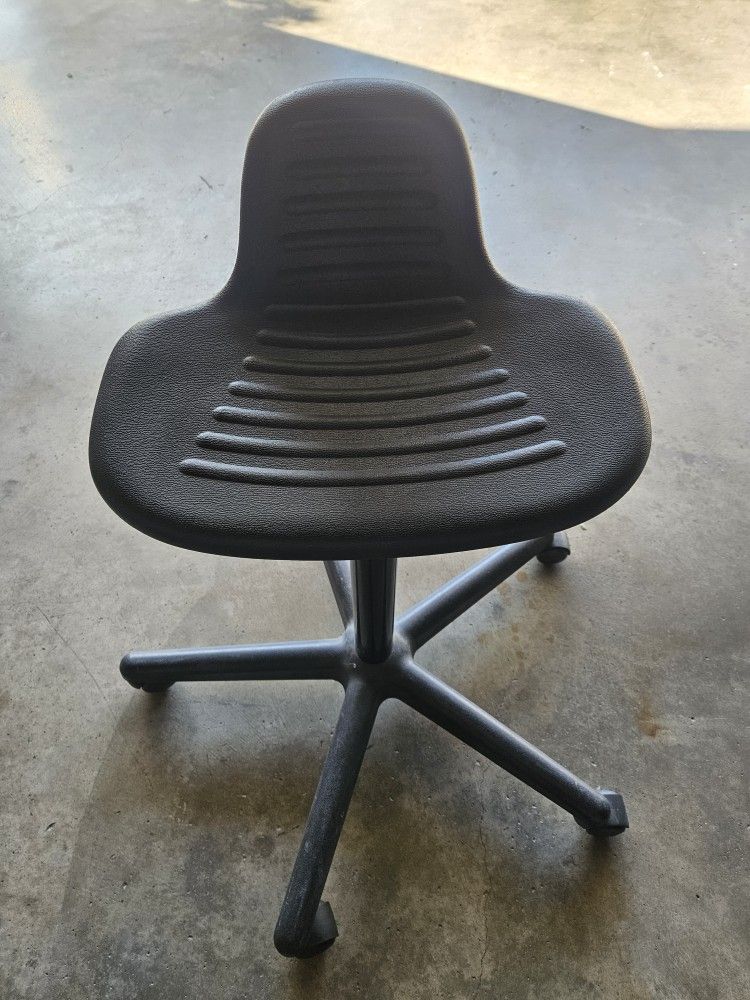 Polyurethane Sit Stand Chair with Black Nylon Base, Adjustable Height, Black