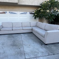 Sectional Couch **WILL DELIVER **
