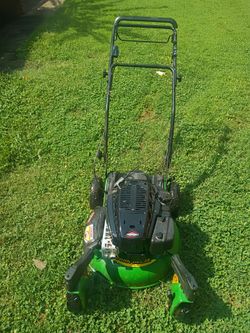 John Deere Gas self-propelled Lawn Mower