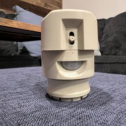 Like new, the Ssscat safe animal deterrent system