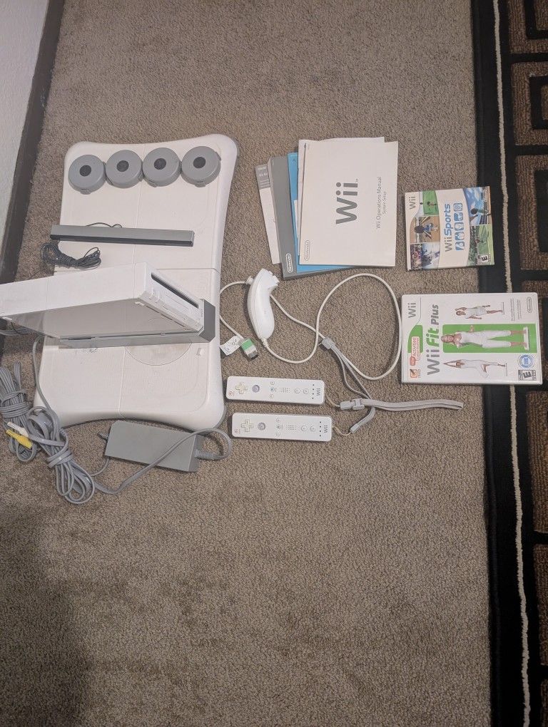 Nintendo Wii w/2 Controllers And Exercise Board wDisc And Wii Sport Disc 