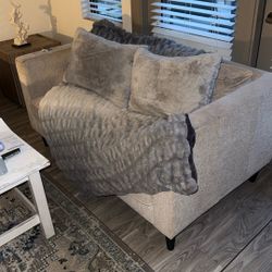 Love Seat Sofa With Pillow And Throw