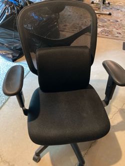Office chair with lumbar pillow