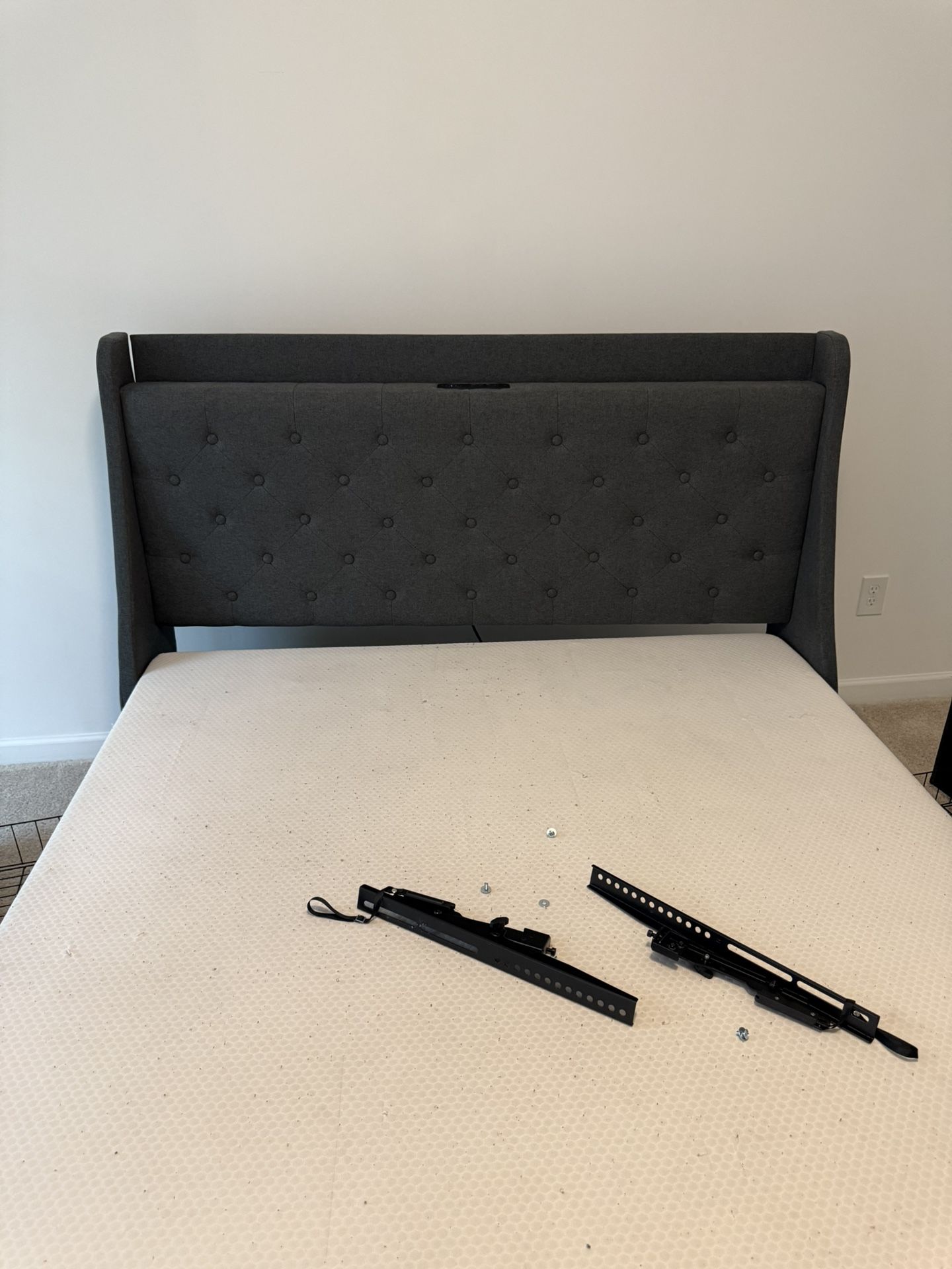 Upholstered Queen Bed