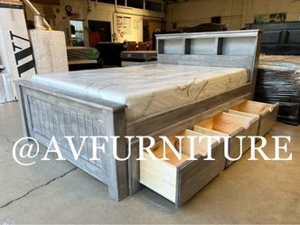 Full Bed w 3 Drawers and Foam Mattress