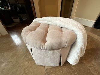 “Chateau” 34” Round Cocktail Ottoman