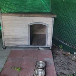 Dog House / Shelter  Med To Small Size 