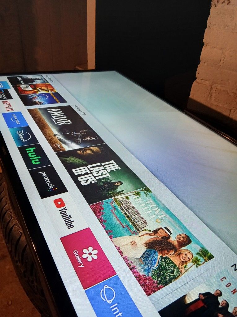 22 ×38 Inch Samsung TV