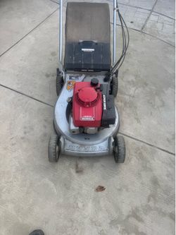 Honda lawnmower  hr214