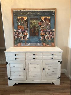 Buffet / dresser / tv stand / hutch