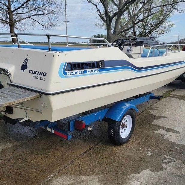 Viking By Chris Craft Deck Boat for Sale in Hamilton, OH - OfferUp