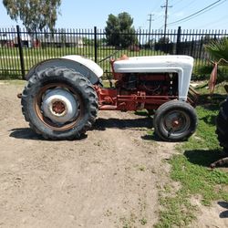 800 Ford Tractor Gas Good Condition Everything Works Three Point/PTO  / Good Tires ASKING $3200 OBO 