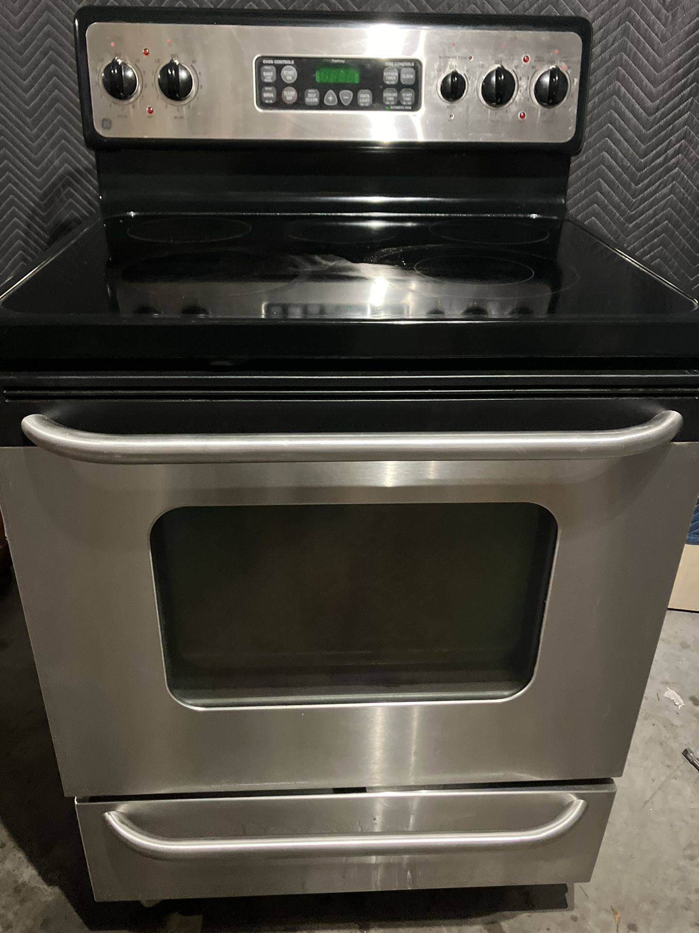 GE 5 burner stainless stove (DELIVERY AVAILABLE