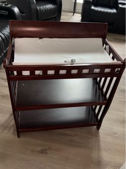 Baby changing table with changing pad