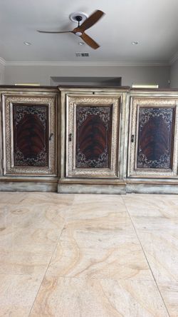 Selling a beautiful, high-end authentic Hooker Furniture Palisade Three Door Credenza