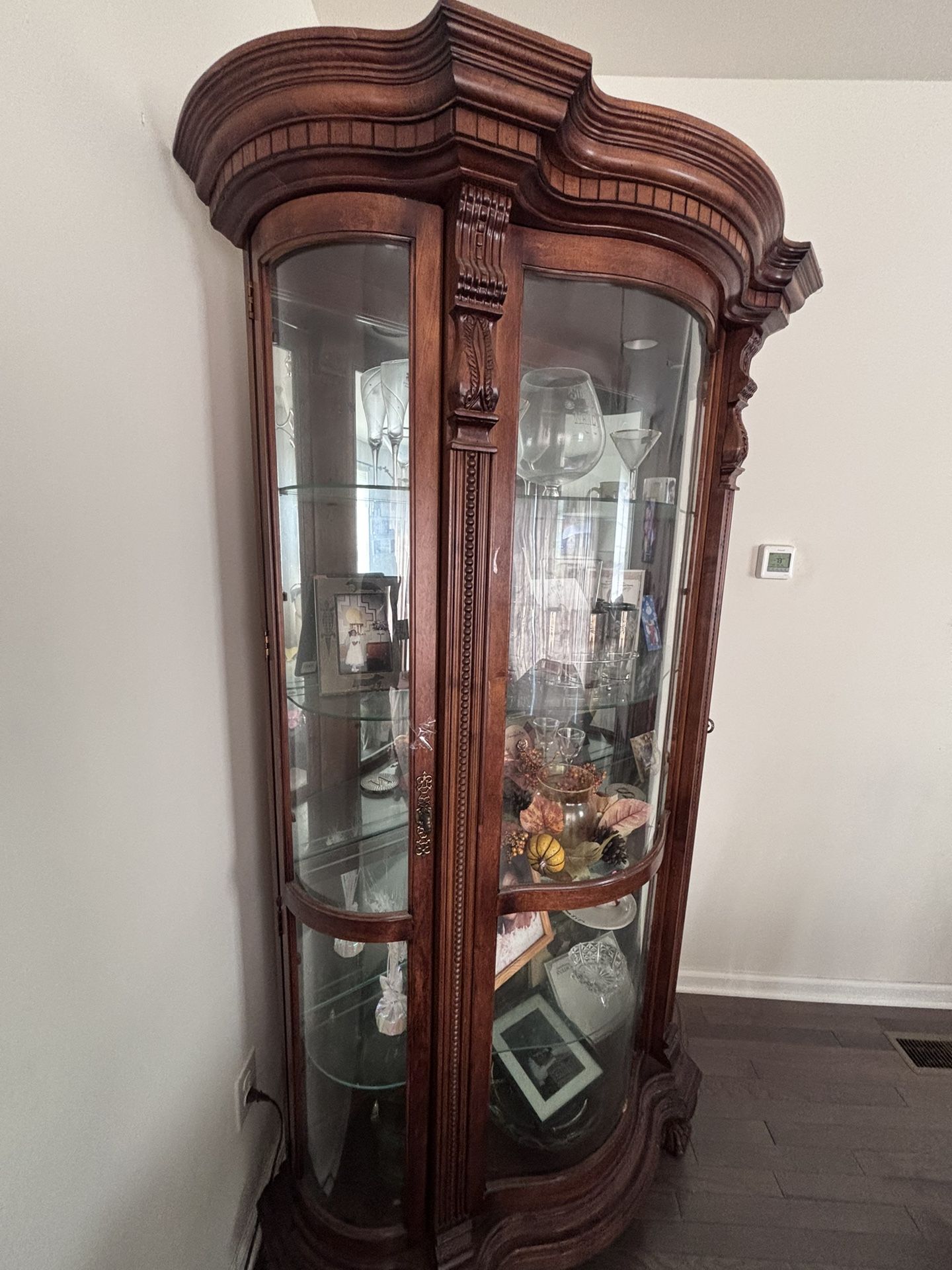 Vintage Curved End Gallery Curio With Lighting(pick Up Only)