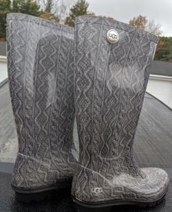 UGG women’s 6 OR youth size 4 NEW Lined Designer