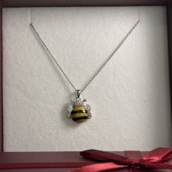 18K WHITE GOLD DIAMOND BEE 