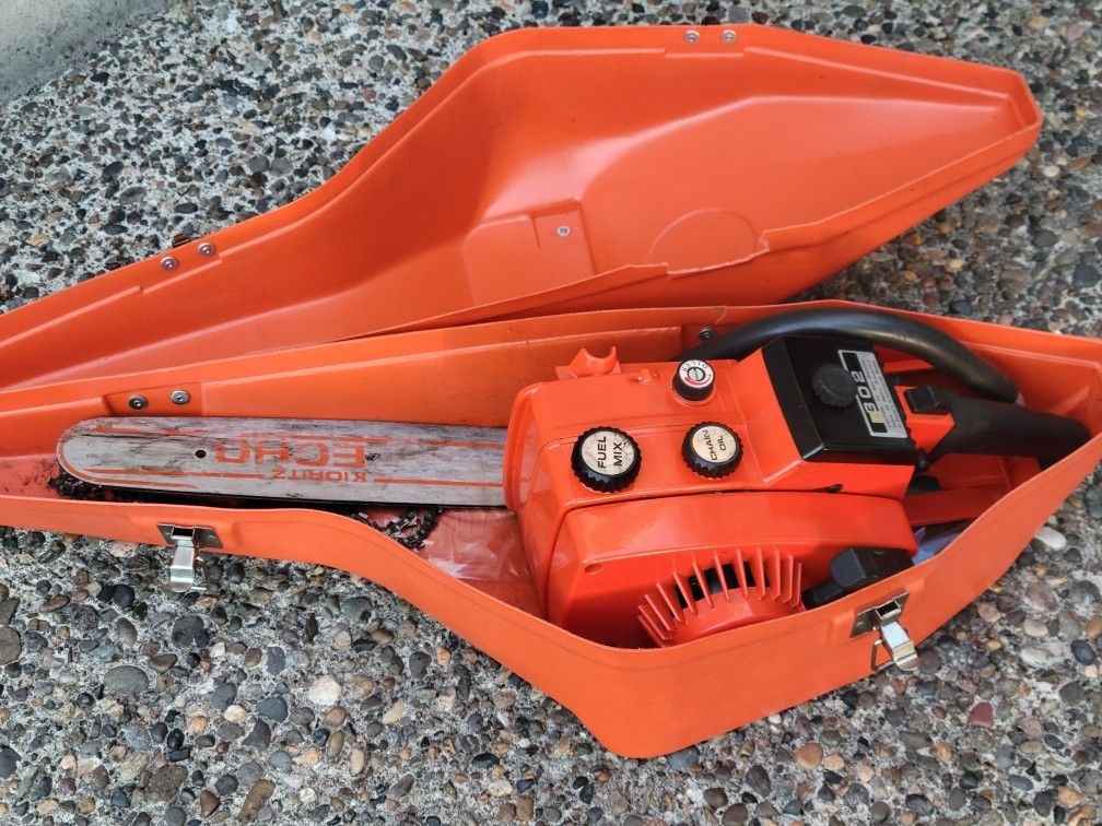 Vintage Kioritz Echo 302 Chainsaw