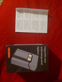 Cigarette case with lighter
