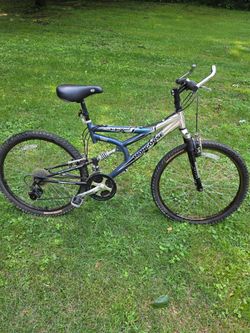 Mens Mongoose 26 inch wheel full suspension mountain bike