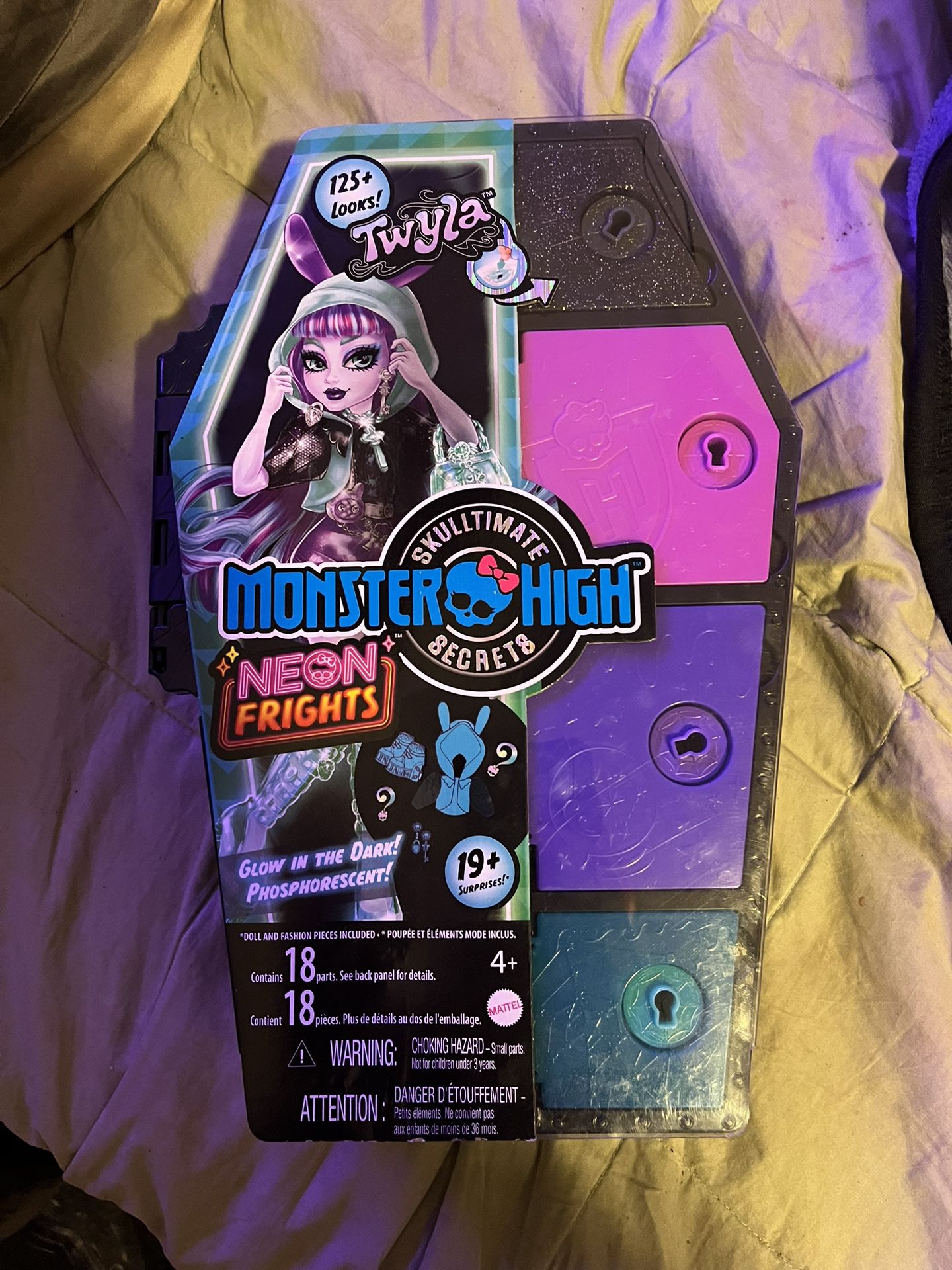 Monster High Neon Frights Twyla (UNOPENED)