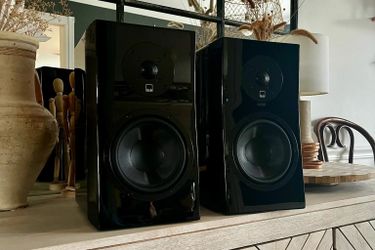 SVS Ultra Evolution Nano Bookshelf Speakers