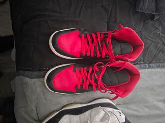 Air Jordan 1 High Red Black Sneakers