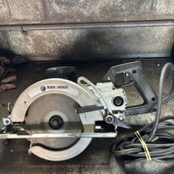 Black And Decker 7 1/4” Worm Drive Heavy Duty Circular Saw