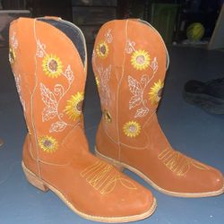 Embroidered Sunflower Cowboy Boots