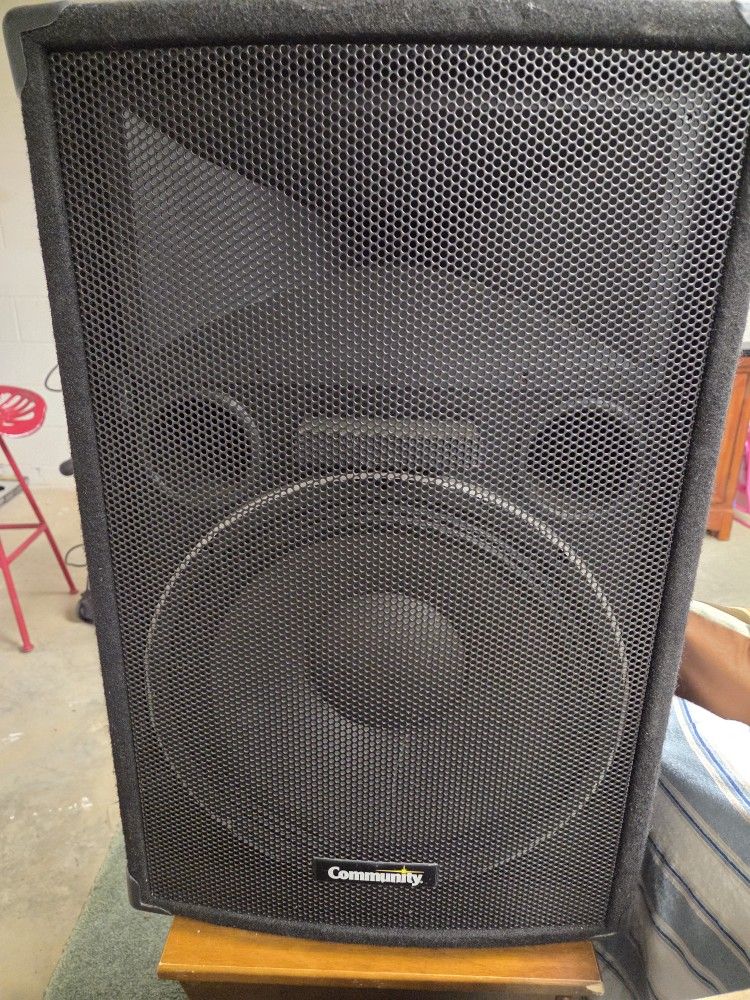 2 Sets Of Pa Speakers 