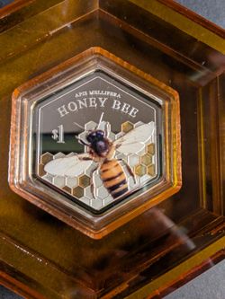 2016 New Zealand  Honey Bee 1 Ounce Silver Coin
