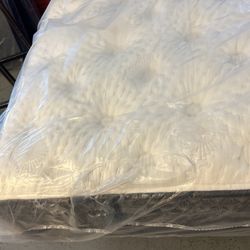Aireloom Mattress, floor model