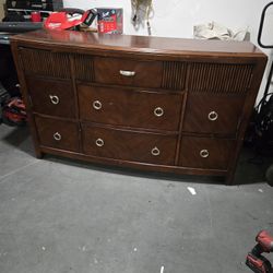 Dresser And 2 Nightstands