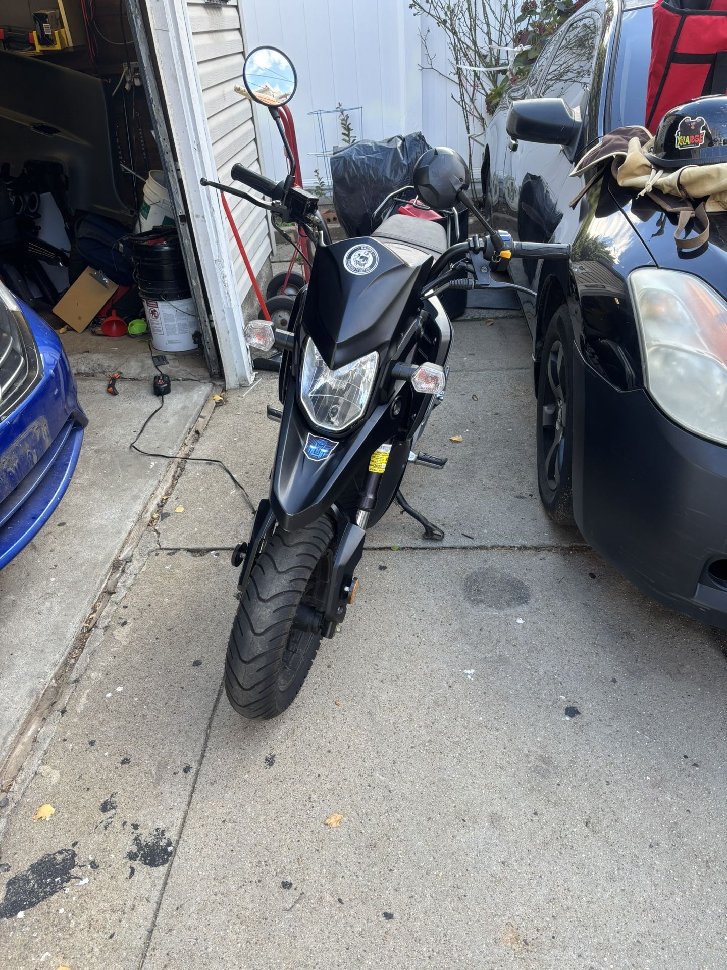 Scooter/ Moped/ Motorcycle 