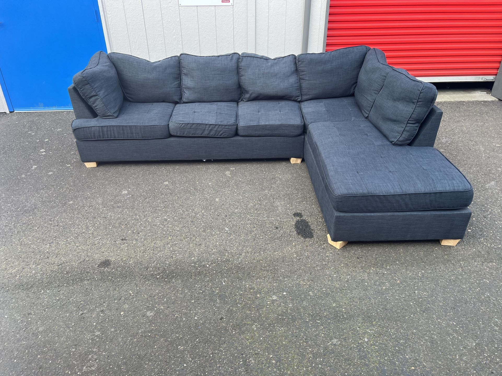 *FREE DELIVERY* Clean Soft Sectional Sofa
