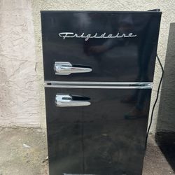 Frigidaire Mini Fridge 