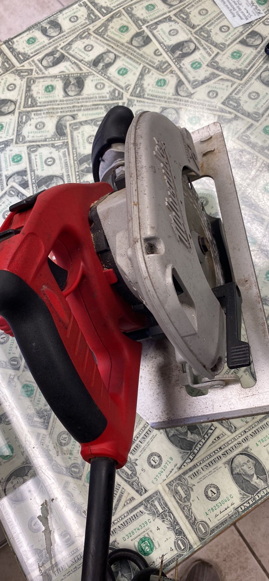 Milwaukee circular saw 6390 Used #1011696-1