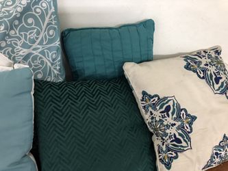 Pillows set