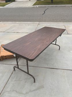 FOLDING TABLE