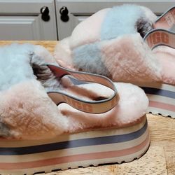 UGG slip On's Size 6