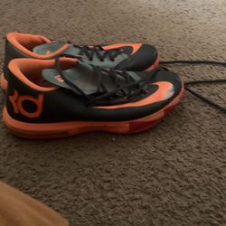 Orange And Blacks KD’s Size 9