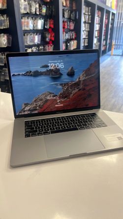 MacBook Pro 16Ram 1tb i7 15in. 2018